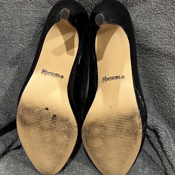 Nickels Black Pump - Picture 5 of 6